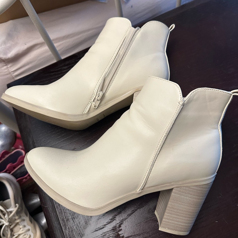 Elegant White Ankle Boots Size 10, NWOTS